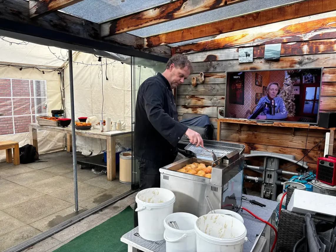 Marco bakt oliebollen